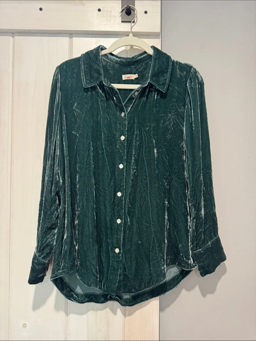 Faherty Women's Vintage Silk Velvet Genevieve Shirt (size medium) - Picture 2 of 5